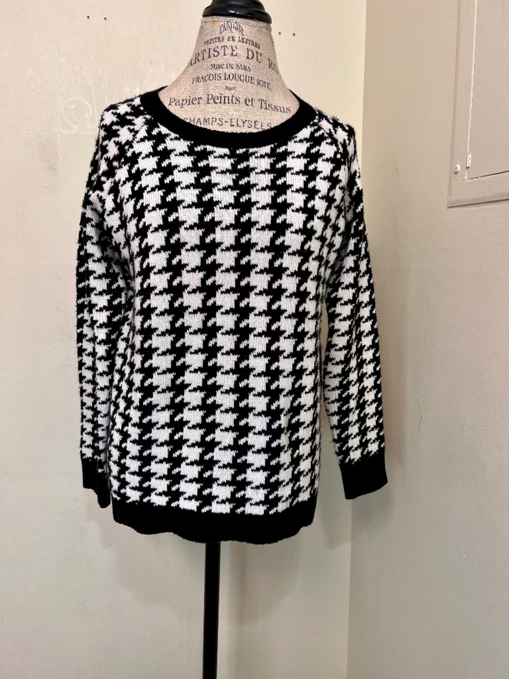 KENSIE HOUNDSTOOTH KNIT SWEATER black & white